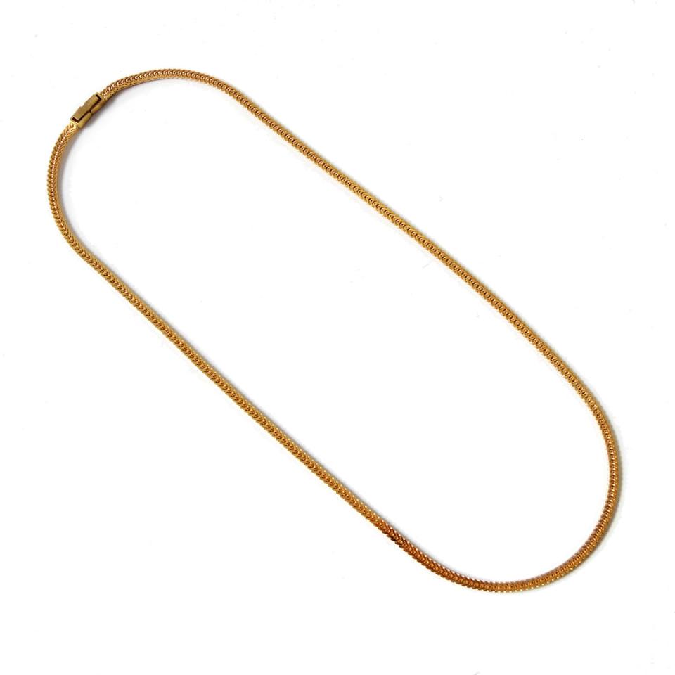 2.5 mm wide x 16" long flat foxtail chain in 18k yellow gold  on a white background
