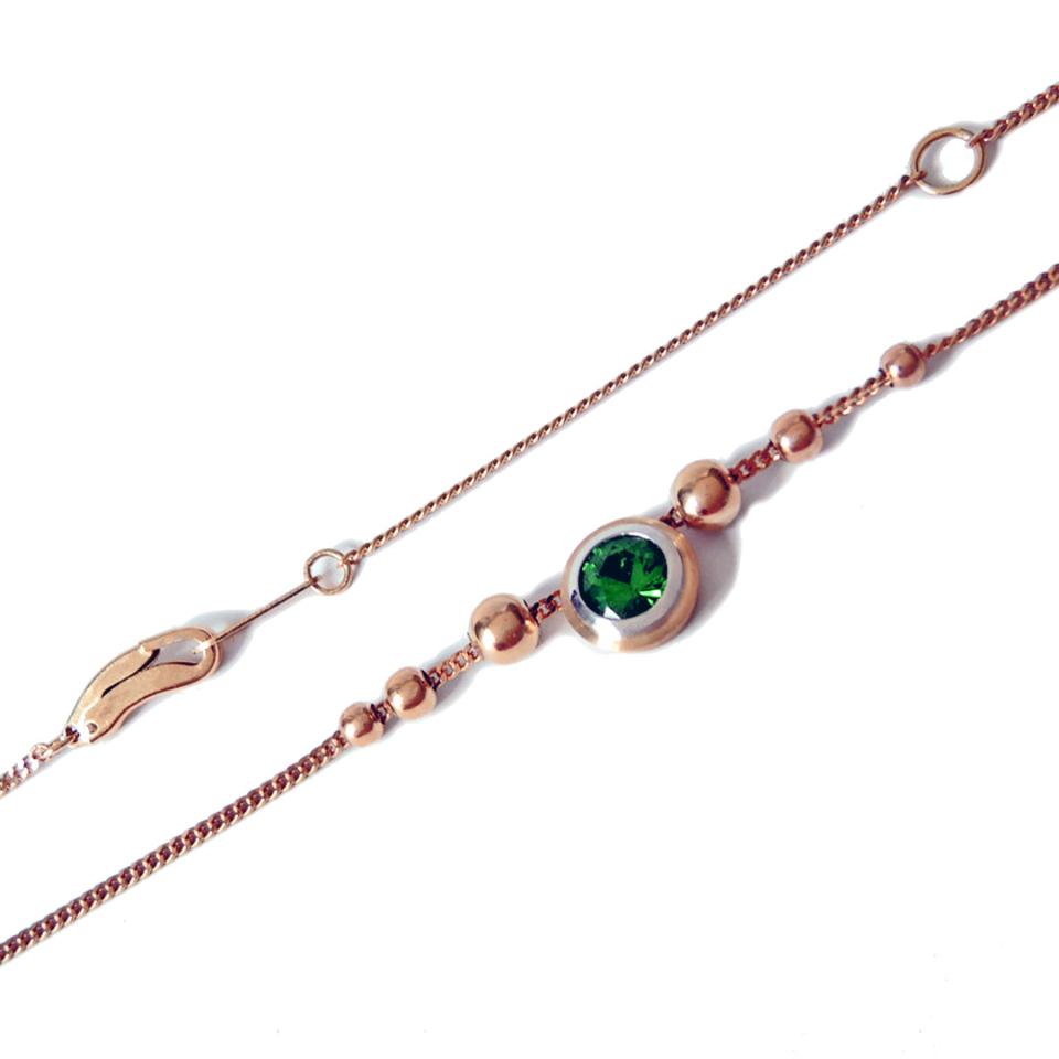 Pendant in 18k gold with a platinum inner bezel, 5 mm tsavorite green garnet and 6 gold eads that slice on the chain.