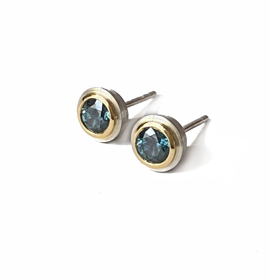 Series 8 | Simplicity Double Bezel Stud Earring in Pt., 18k + Blue-Green Sapphires