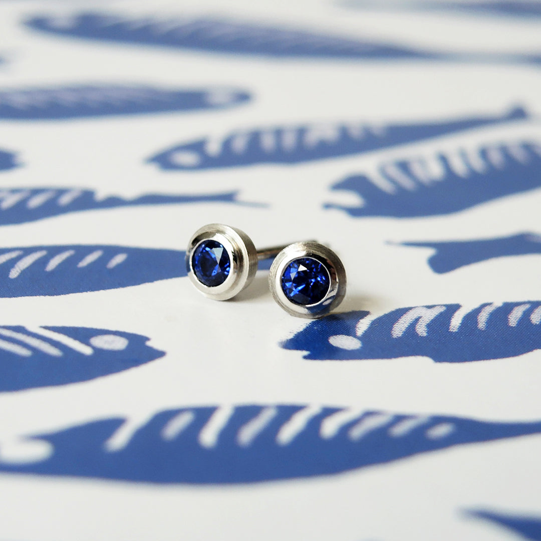 Series 8 | Simplicity Double Bezel Stud Earring in Pt. + Blue Sapphire