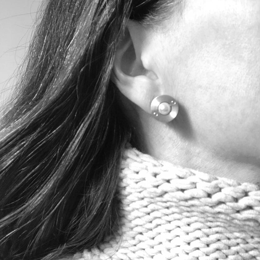 Series 3 | Riveted Earring 2, 18k Gold, Platinum with Pearls