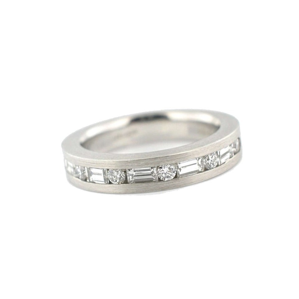 Series 16 - Element | Wedding Band, Plat. + Dia. Baguette, Round