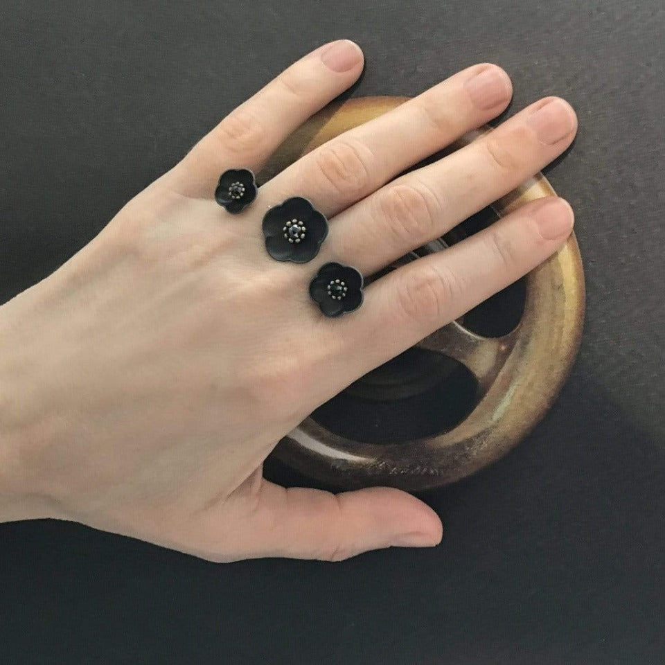 Gold Plated Circular Design Black Color Plastic Stone Finger Ring