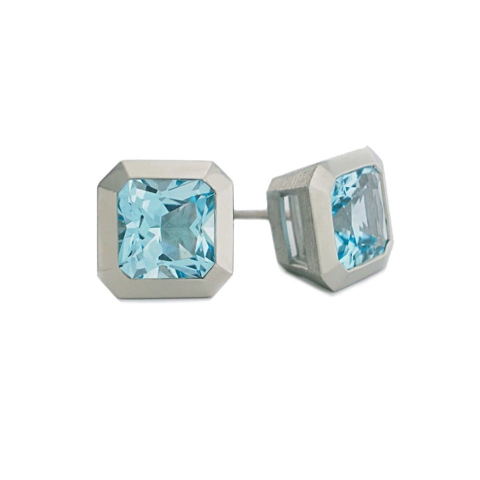 Series 20 - Oblique Grand | Stud Earring, Pd. + 8 mm Blue Topaz