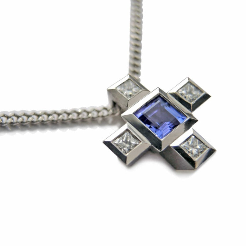 Series 17 - Squared | Pendant, Platinum, 6 mm Tanzanite + 4 Diamonds