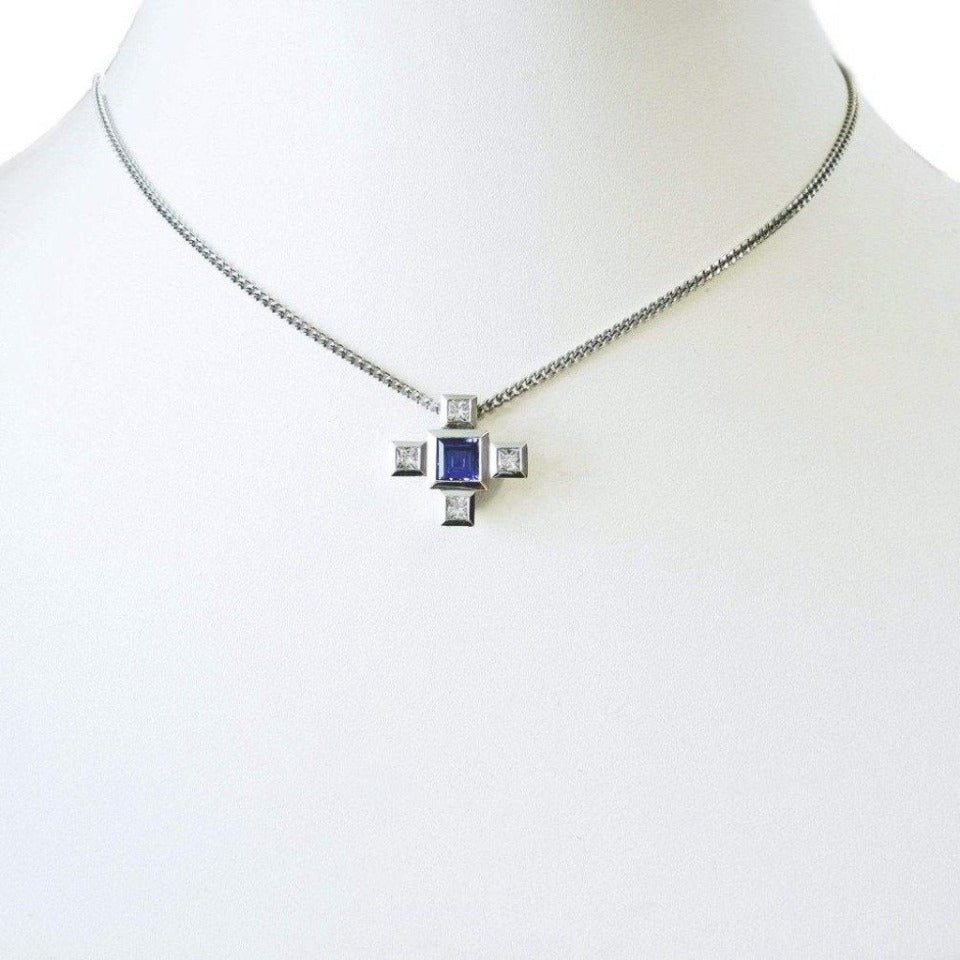 Series 17 - Squared | Pendant, Platinum, 6 mm Tanzanite + 4 Diamonds