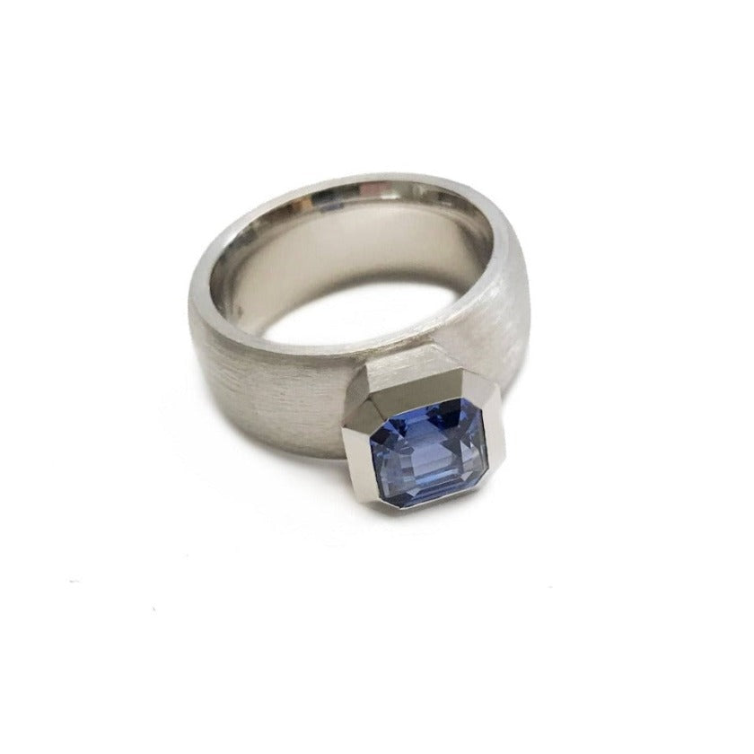 Custom Series 20 -  Oblique Fine | Wide Band Ring, Plat., Blue Sapphire
