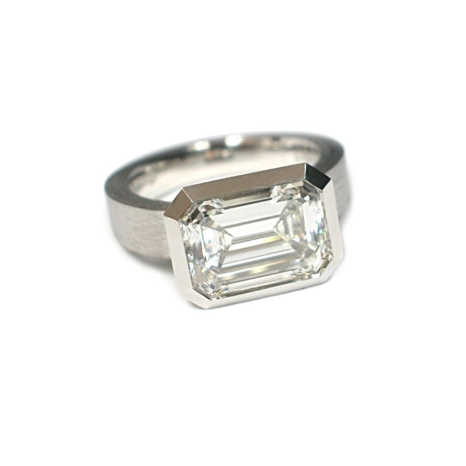 Custom Series 20 - Oblique Fine | Engagement Ring, Platinum Mounting.