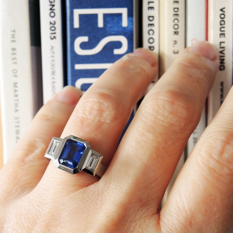 Series 20 - Oblique Fine | 3 Stone Ring, Plat. + 8 x 6 mm Sapphire, Dia. (SZ 6.25)