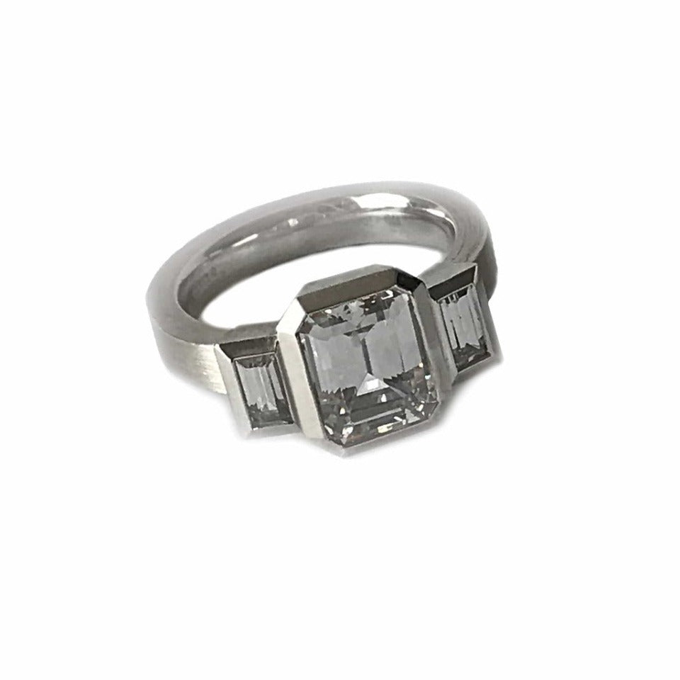 Series 20- Oblique Fine | 3 Stone Ring, Plat. + 9 x 7 mm Engagement Mounting