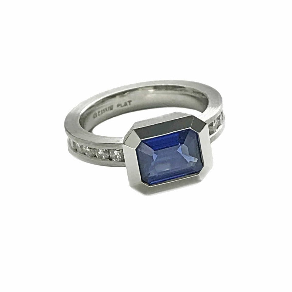 Series 20 - Oblique Fine | Ring, Plat. + 8 x 6 mm Deep Blue Sapphire + Diamonds